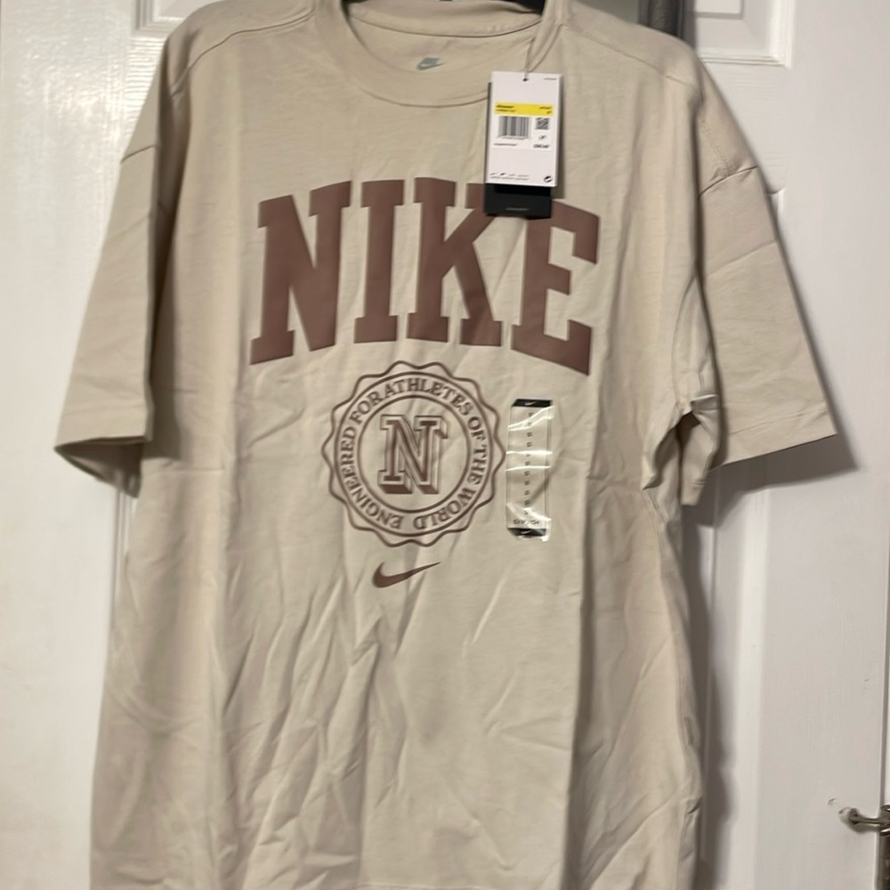 Women’s Nike oversized t-shirt